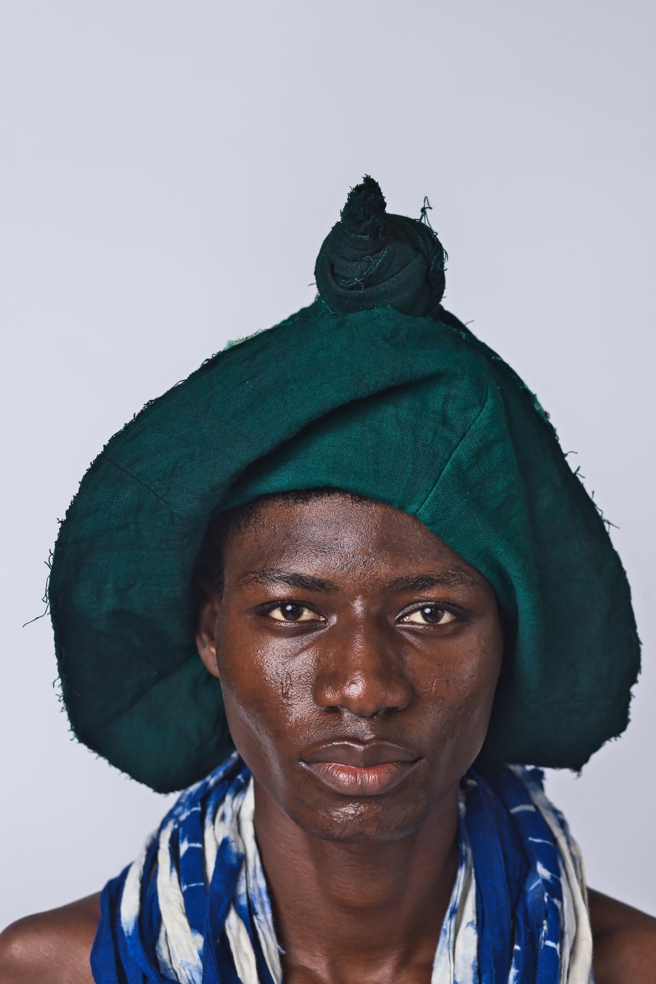 ITAM AGBON TIE AND DYE KNOTTED BUCKET HAT (EMERAL GREEN)